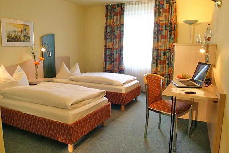 Plaza Hotel Bruchsal Exteriör bild
